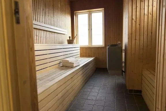 Bastu med utsikt över Norrtäljeån hos Åtellet i Norrtälje